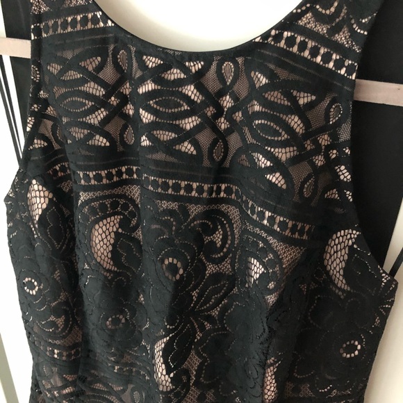 Sugar & Lips lace dress - Picture 2 of 4